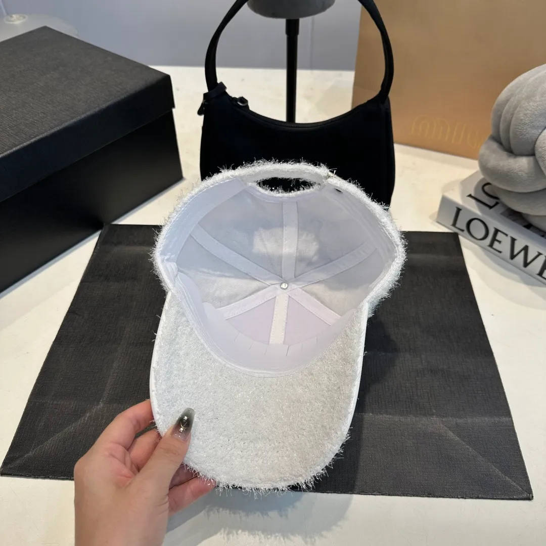 P60 Chanel's new autumn and winter classic casual and trendy style simple baseball cap🧢Japanese and Korean style, looks great with any combination! A must-have when traveling