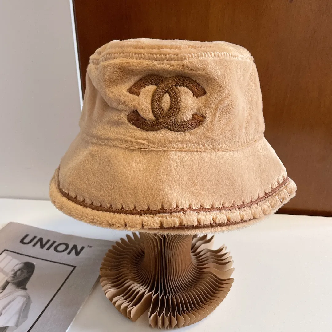 🉐70👒CHANEL Chanel 2022 new autumn and winter small fragrance style bucket hat, plush and very comfortable, the big brand model is super easy to match, one that you can wear with your eyes closed