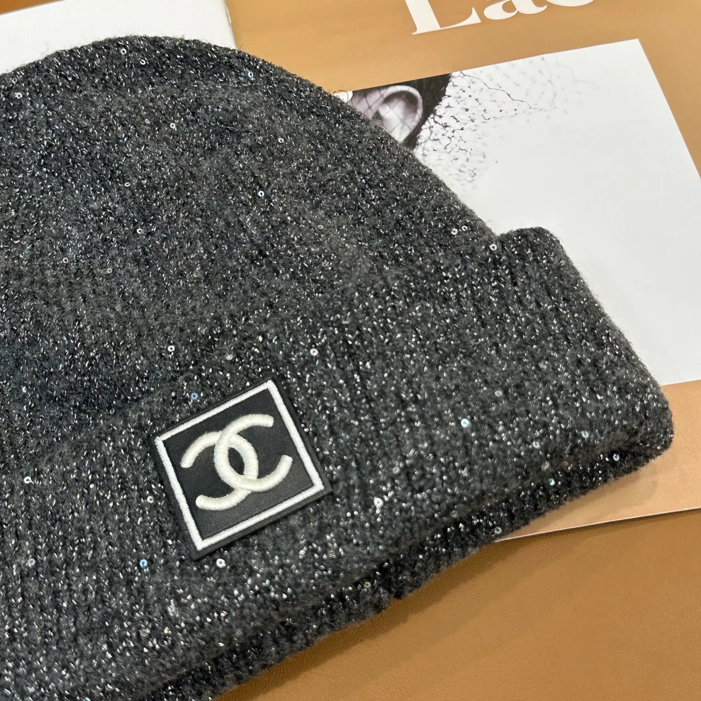 P66 comes with dust bag 🌺 [CHANEL] New knitted hat, Xiaohongshu, the main recommendation of major Internet celebrities! Thicker and warmer, fashionable and popular🌸First-class texture, the best brand for keeping warm in autumn and winter, order now, limited quantity available