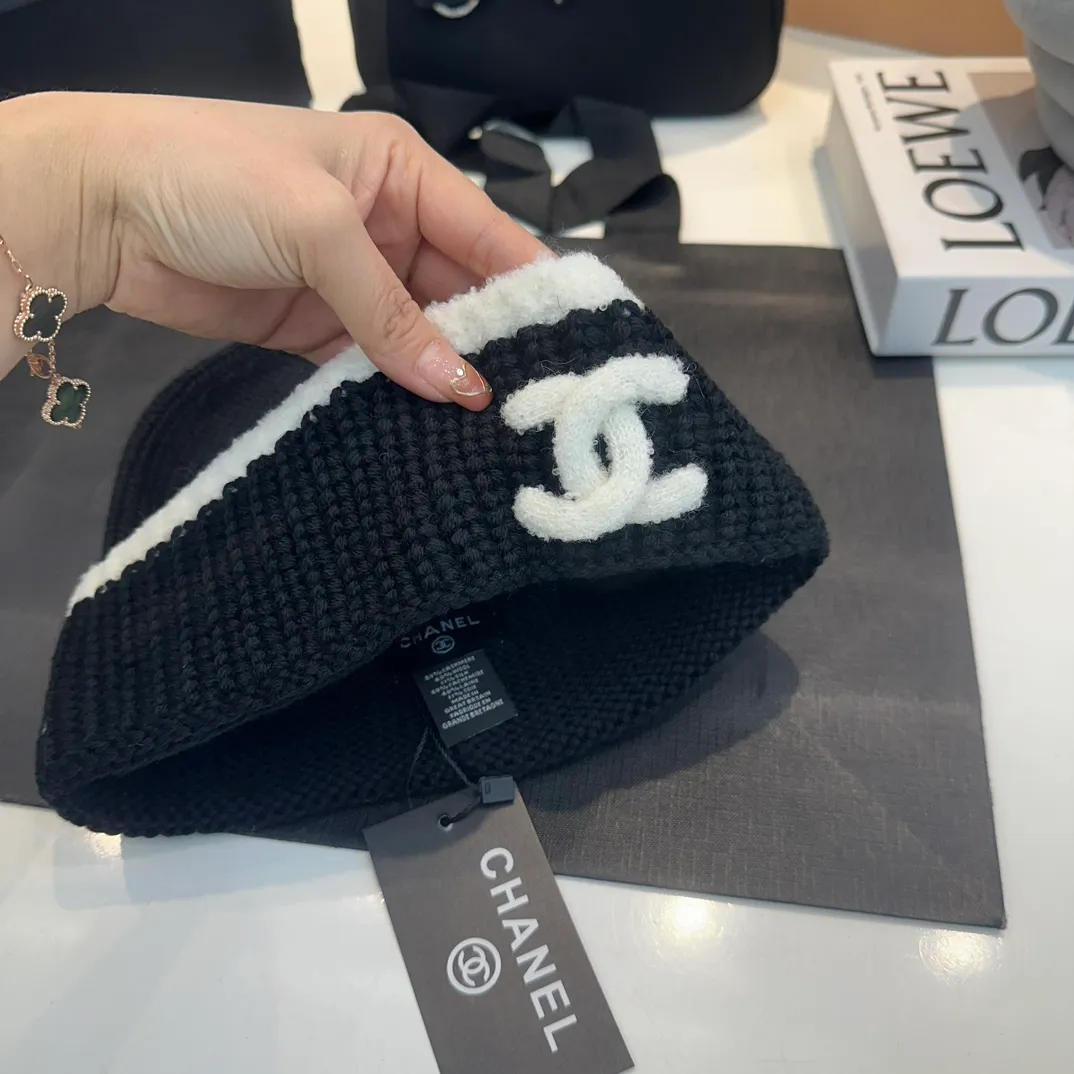 P70 official website quality Chanel 23K autumn and winter wool hat recommended by Internet celebrity fashion bloggers, a popular style in Xiaohongshu, a knitted hat with a super soft and comfortable feel and excellent elasticity!
