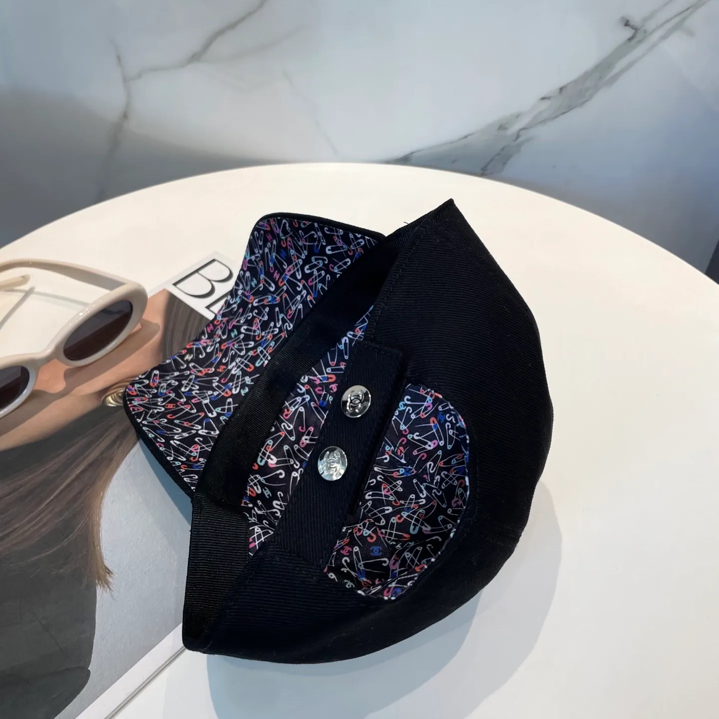 P96 Chanel (Chanel) counter new double-sided embroidered baseball cap🧢1:1 mold customization, three-dimensional embroidery, exquisite and flawless! 100% pure cotton fabric, original factory quality, exclusive physical photography.