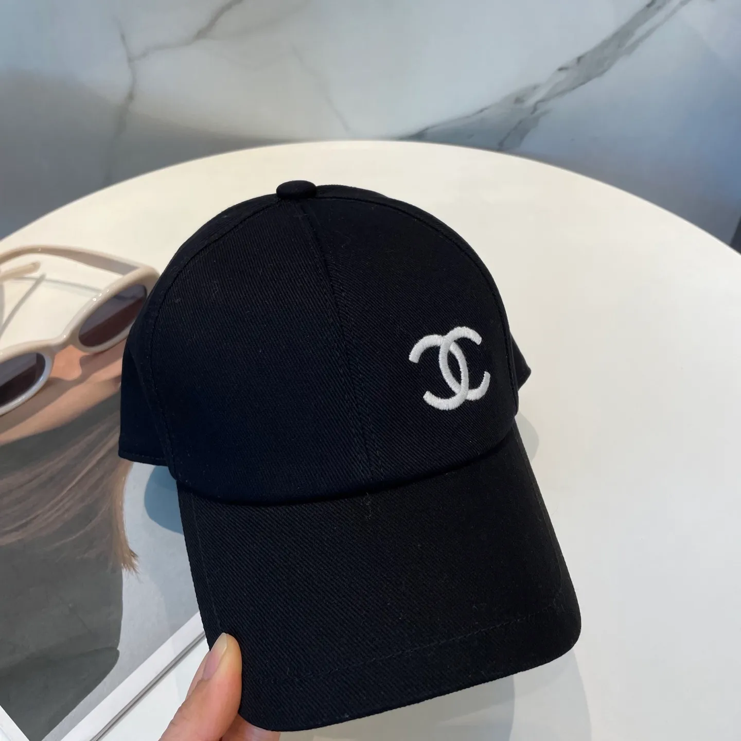 P96 Chanel (Chanel) counter new double-sided embroidered baseball cap🧢1:1 mold customization, three-dimensional embroidery, exquisite and flawless! 100% pure cotton fabric, original factory quality, exclusive physical photography.