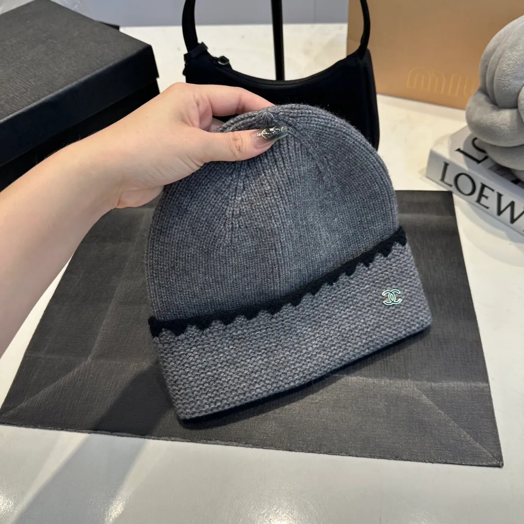 P50 Cha.nel official website quality Chanel autumn and winter woolen hat recommended by Internet celebrity fashion bloggers, Xiaohongshu's popular style, super soft and comfortable knitted hat with excellent elasticity!