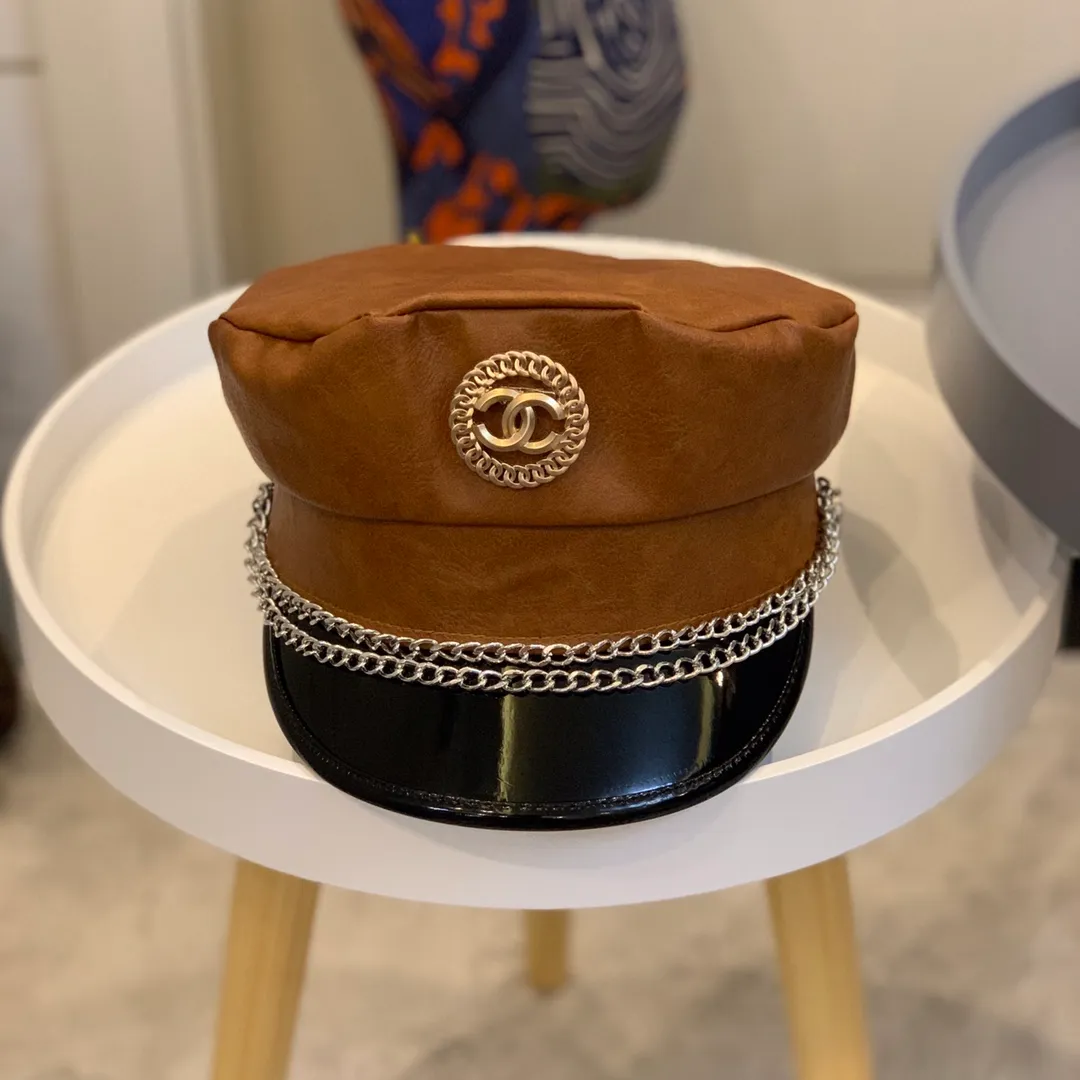 P110 Chanel 2020 autumn and winter new high-grade leather octagonal beret! A classic piece from a fashionable lady! This is a product that you can just close your eyes and the leather texture is super good! High-grade fabric lining, showing high quality! This year’s popular color is peacock blue, beautiful! Material: 100% PU Head circumference: 57cm