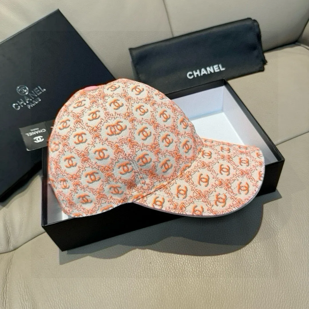 p90 new model shipped!   , Chanel (Chanel) new original baseball cap, small double C jacquard, 1:1 mold opening and customization at the counter, original canvas fabric + first layer of cowhide, light and breathable! The quality is great, the basic head circumference is 56cm, and the patch is adjustable.