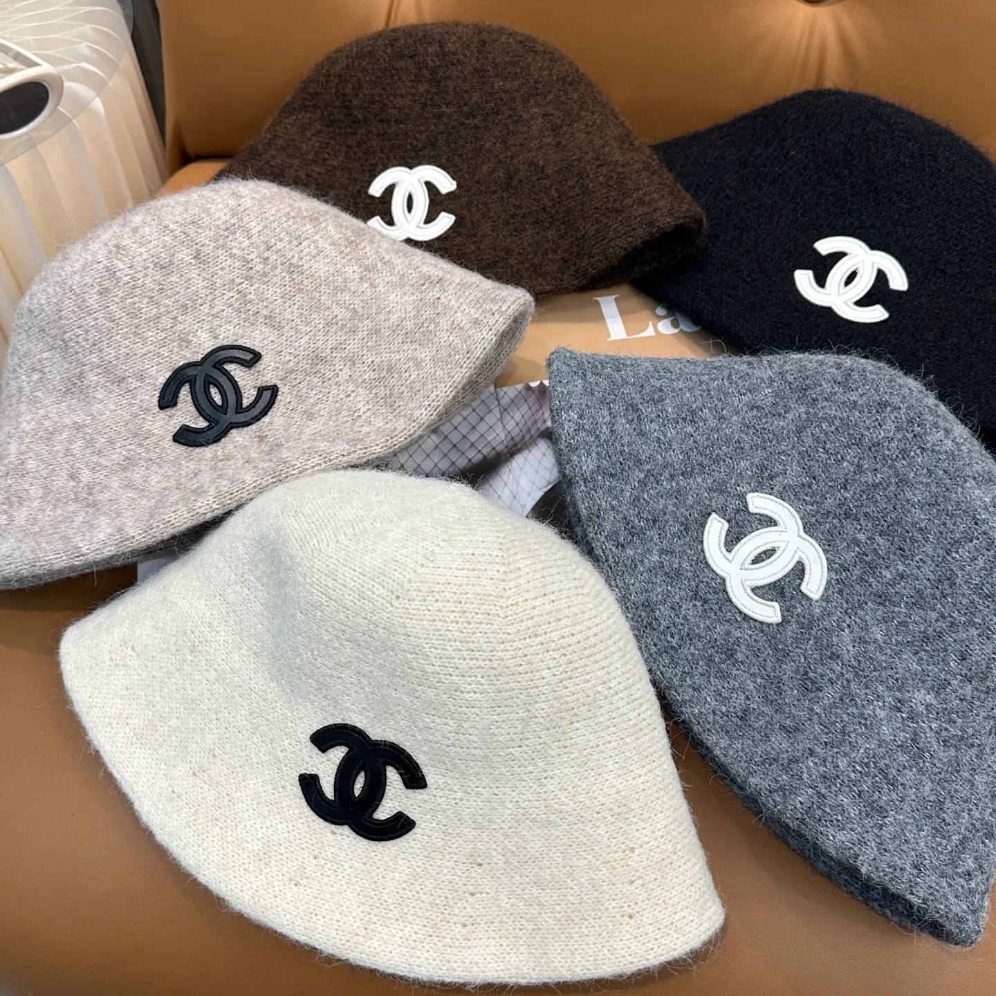 P60 💛With dust bag [CHA Chanel] 2025 autumn and winter new style wool cashmere bucket hat, 🔆Quality goddess style ~ a must-have for going out on the street