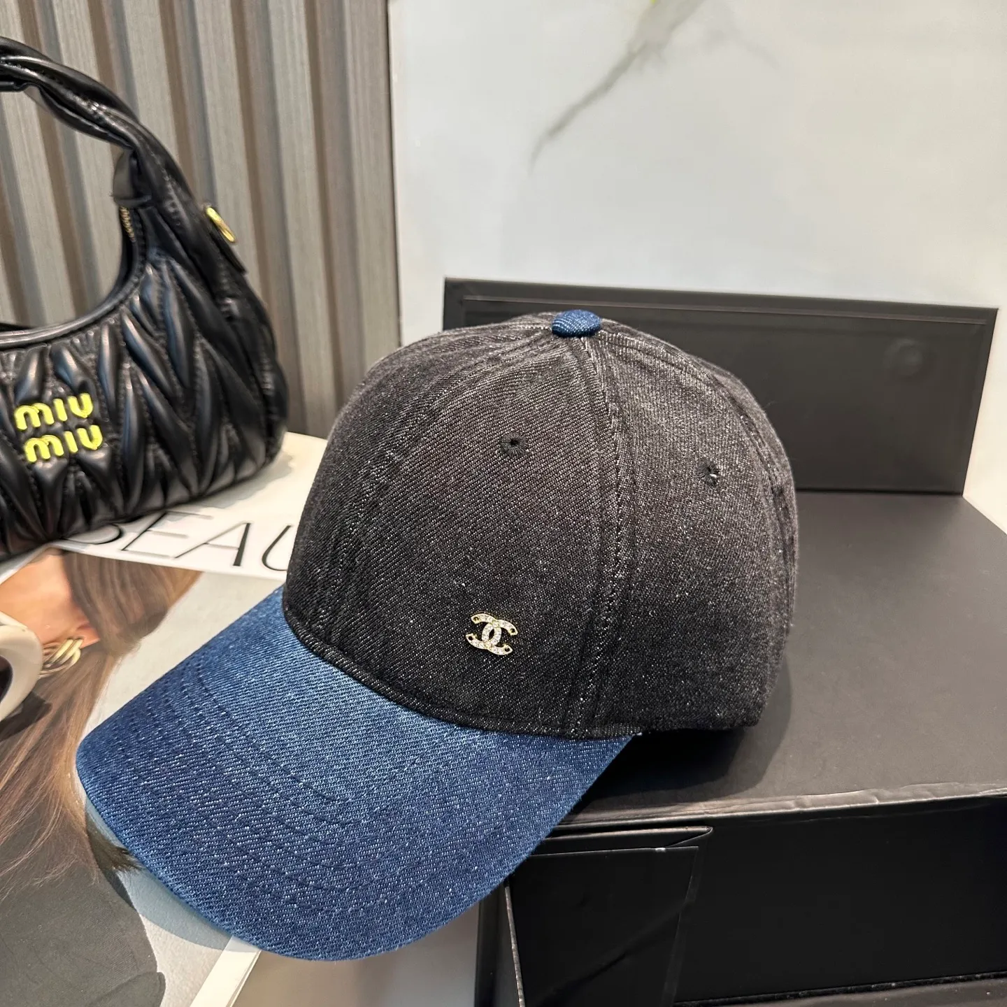 P60 Chanel (Chanel) counter new original washed denim baseball cap, customized three-dimensional logo is exquisite! Original quality, exclusive physical shooting.
