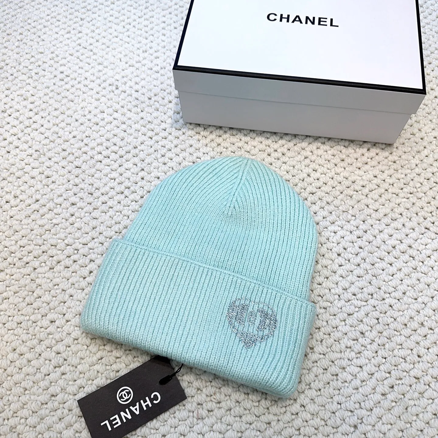 P80 CHANEL Chanel】🔥Simple rhinestone style knitted beanie, super popular💖The texture is first-class, it is very easy to match when going out!