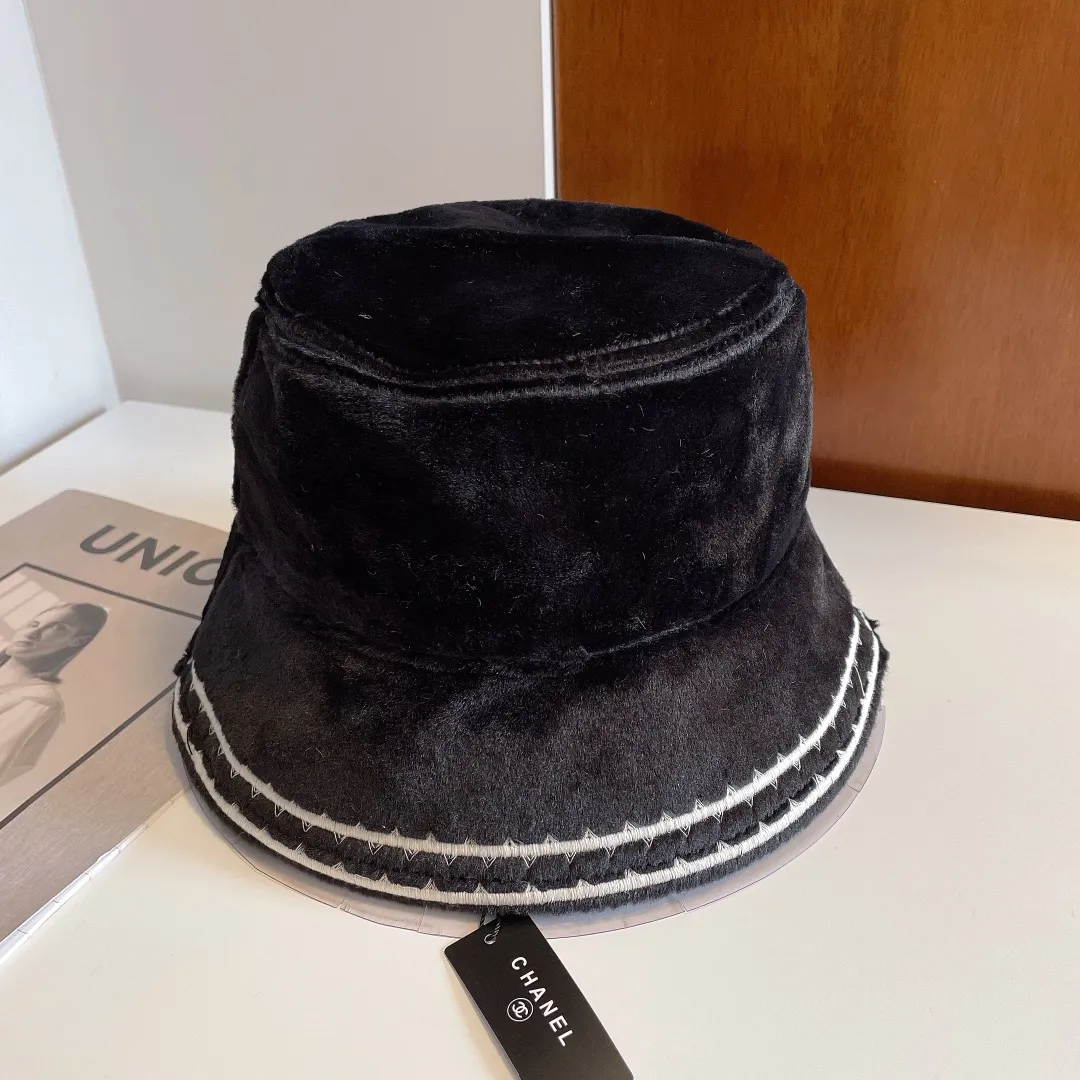 🉐70👒CHANEL Chanel 2022 new autumn and winter small fragrance style bucket hat, plush and very comfortable, the big brand model is super easy to match, one that you can wear with your eyes closed