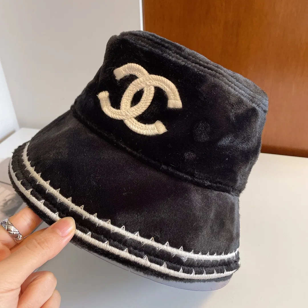 🉐70👒CHANEL Chanel 2022 new autumn and winter small fragrance style bucket hat, plush and very comfortable, the big brand model is super easy to match, one that you can wear with your eyes closed