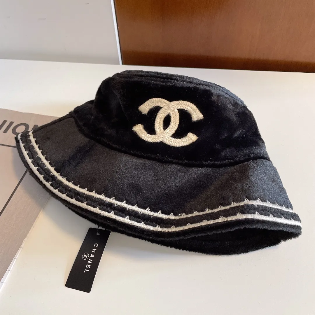 🉐70👒CHANEL Chanel 2022 new autumn and winter small fragrance style bucket hat, plush and very comfortable, the big brand model is super easy to match, one that you can wear with your eyes closed