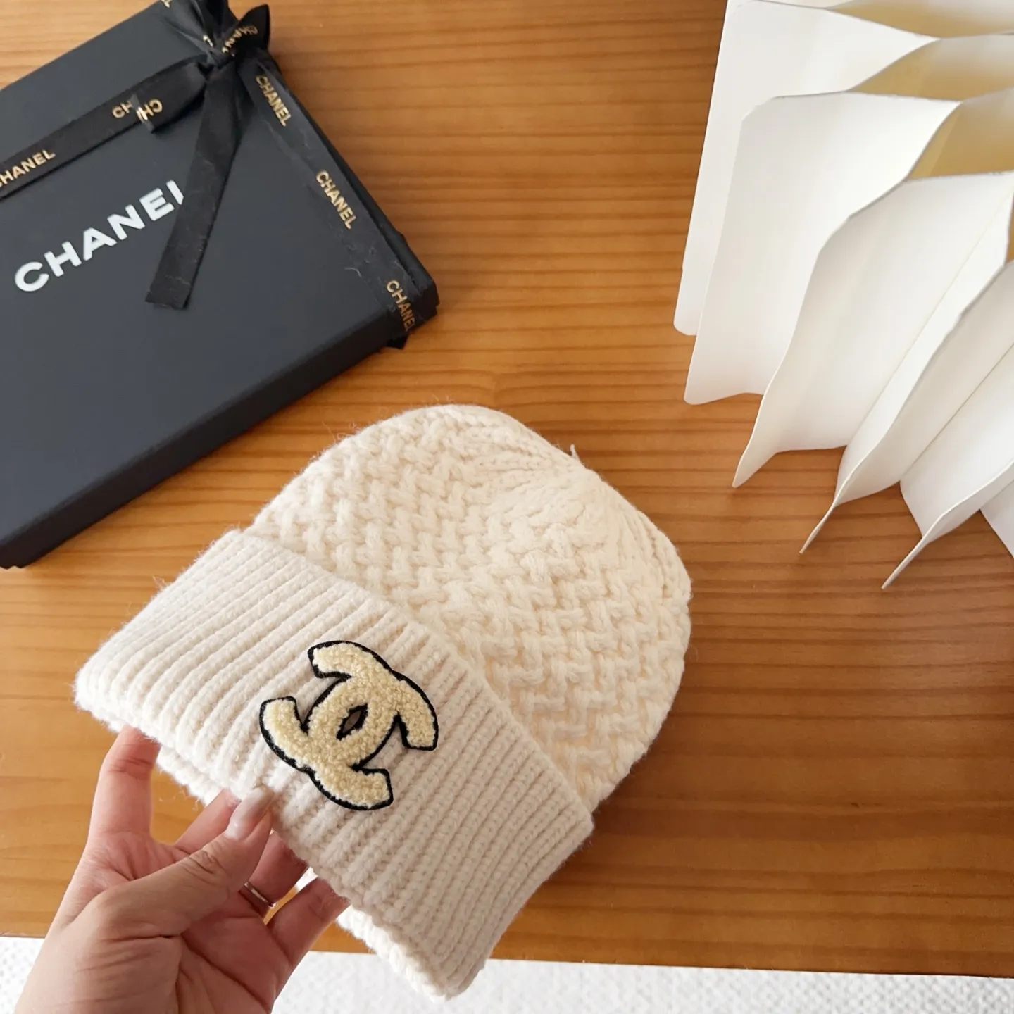 💰54 Chanel official website releases CHANEL small and popular knitted hat! Xiaohongshu’s new product is released, it’s so 🉑️, high-elastic fabric, classic colors, same style for men and women.