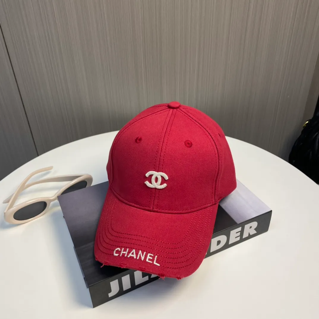 P50 CHANEL [Chanel] New simple embroidered logo baseball cap, new model shipped, big brand style is super easy to match, hurry up and get it!