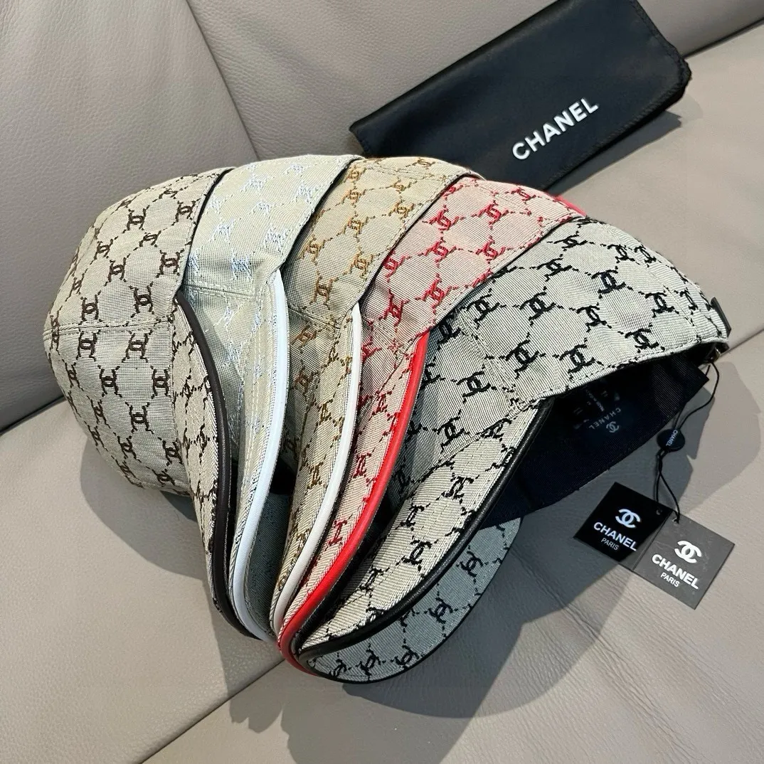 p90 new model shipped!   , Chanel (Chanel) new original baseball cap, small double C jacquard, 1:1 mold opening and customization at the counter, original canvas fabric + first layer of cowhide, light and breathable! The quality is great, the basic head circumference is 56cm, and the patch is adjustable.