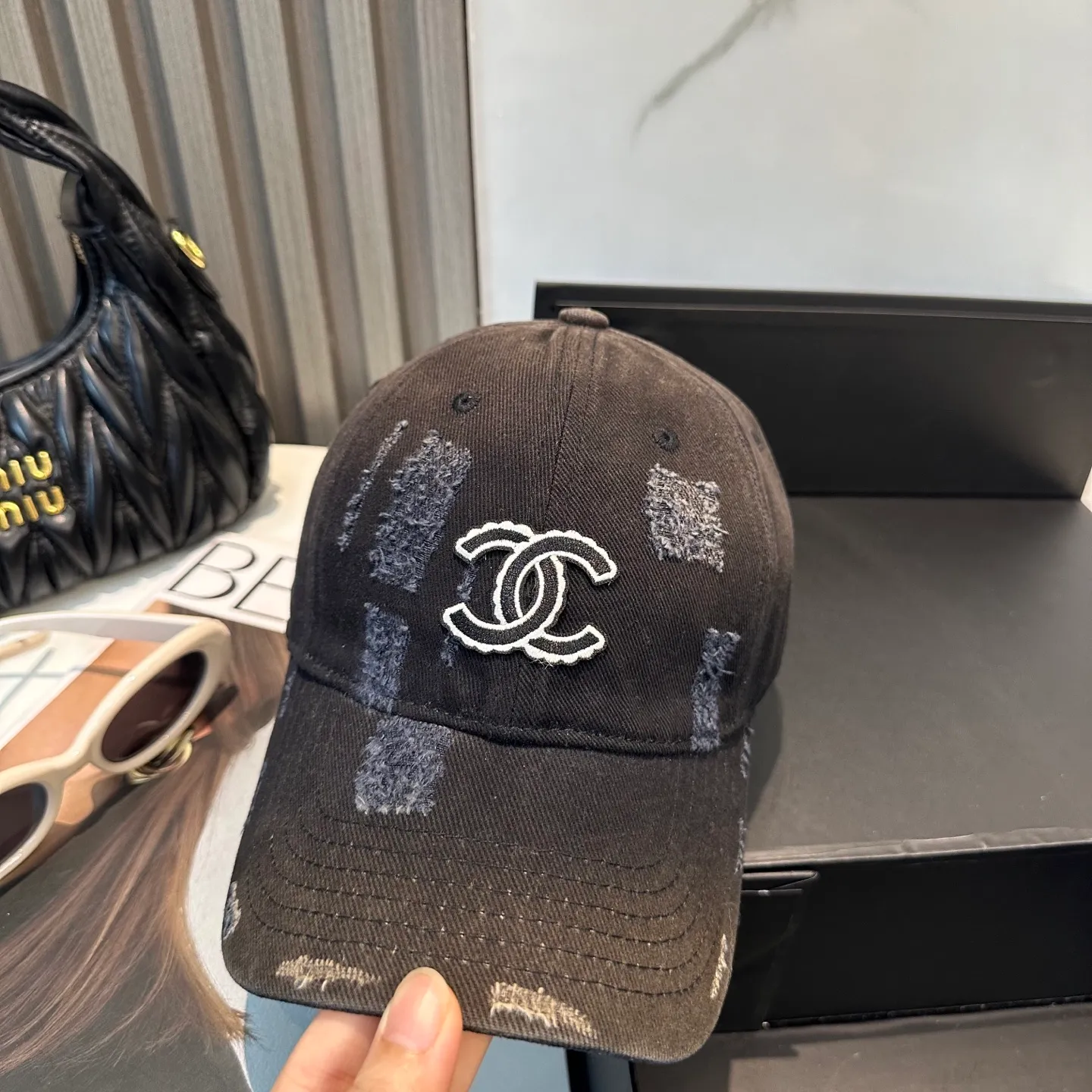 P60 Chanel's new simple baseball cap in dopamine color, a hot color at the moment - full of street style! Trendy and versatile, Xiaohongshu grows grass, poison, get your boyfriend, and cool together
