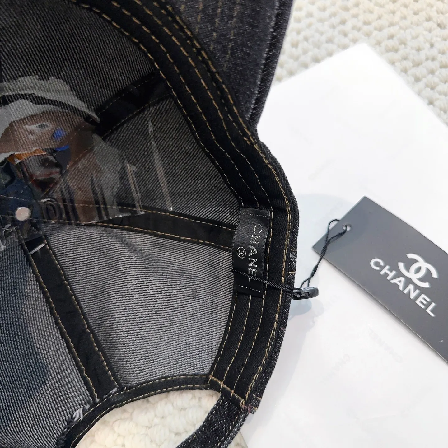 P66 CHANEL Chanel new style 🆕denim blue retro style baseball cap 🧢🔸 Take it out for holiday travel and look beautiful❕ Second-hand style. This kind of hat is not easy to match 😬 Ready in stock