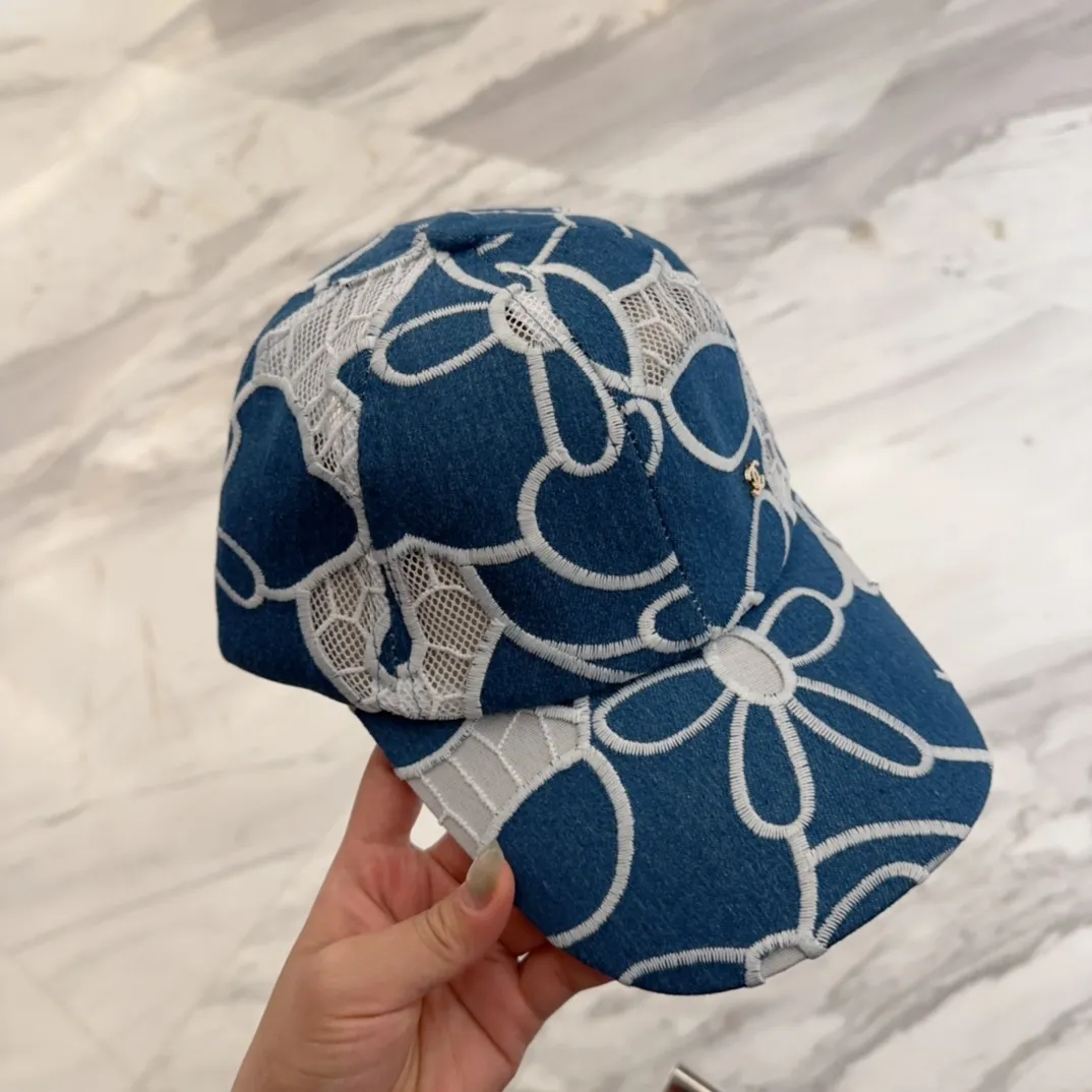 💰50 CHANEL Chanel’s new style🆕 Denim blue retro style baseball cap🔸 Take it out for holiday travel and look beautiful❕ Second-hand style. This kind of hat is not easy to match 😬 Ready in stock