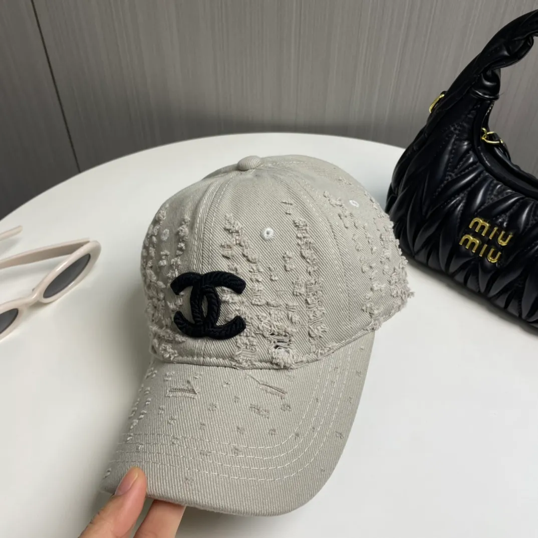 P66 CHANEL 25 new baseball cap, classic and simple logo, fashionable and casual design, popular new product