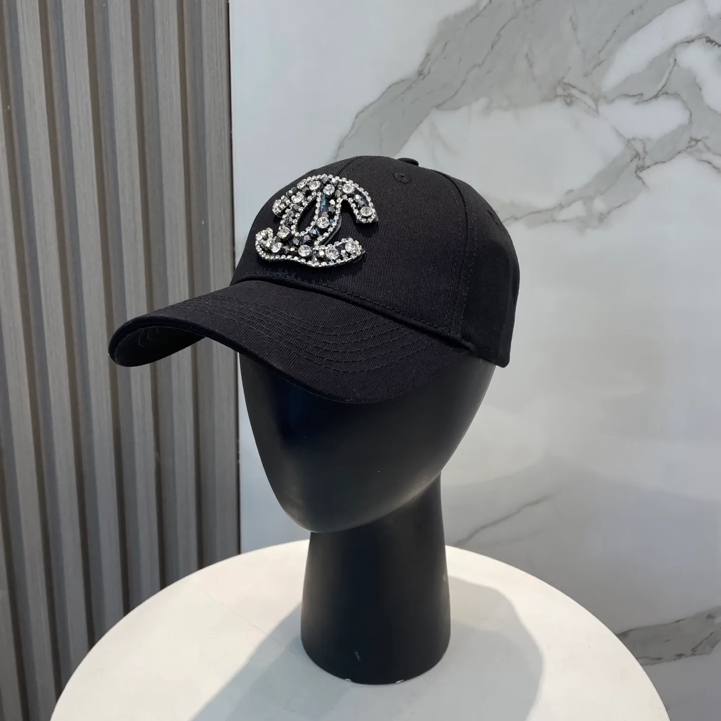 P50 CHANEL new high-end diamond hard-top baseball cap, Xiaoxiang logo is classic and simple, fashionable and casual design, popular new product