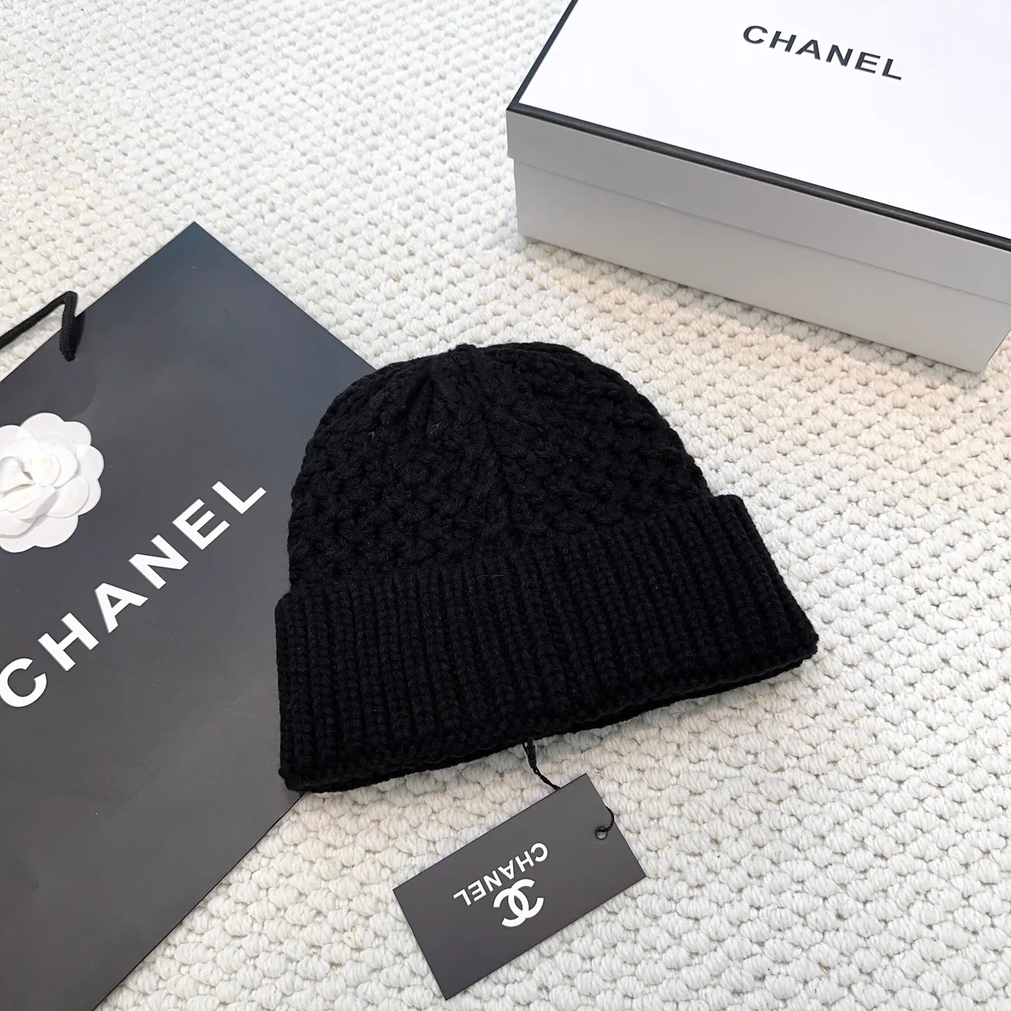 P70 Chanel official website quality Chanel autumn and winter woolen hat recommended by Internet celebrity fashion bloggers, Xiaohongshu's popular style, super soft and comfortable knitted hat with excellent elasticity!