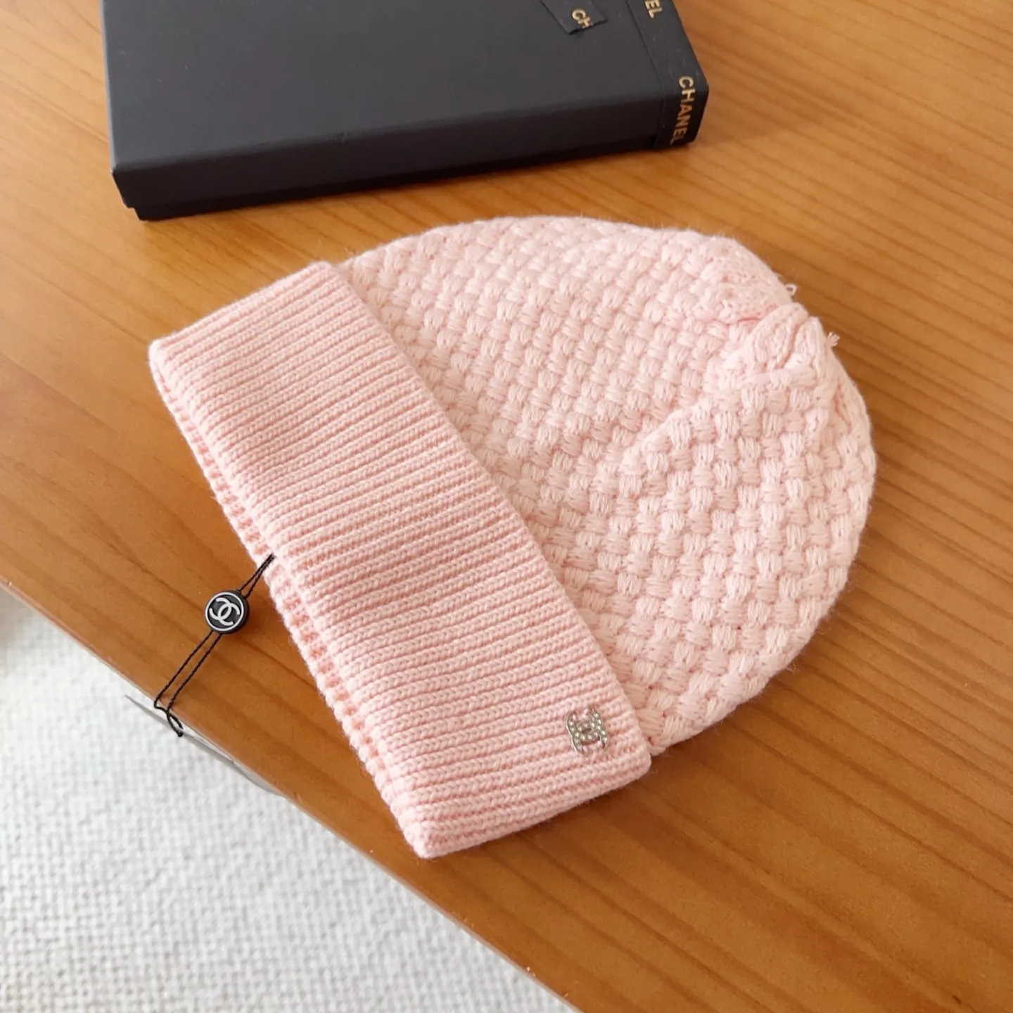 💰64 Chanel official website releases CHANEL small and popular knitted hat! Xiaohongshu’s new product is released, it’s so 🉑️, high-elastic fabric, classic colors, same style for men and women.