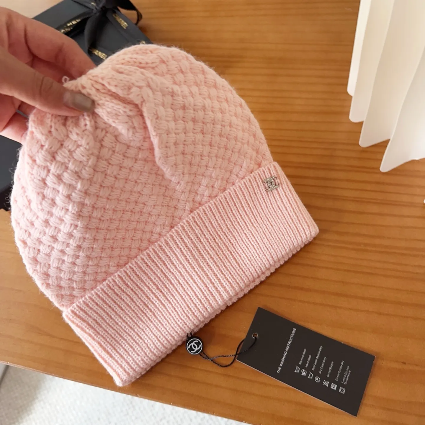 💰64 Chanel official website releases CHANEL small and popular knitted hat! Xiaohongshu’s new product is released, it’s so 🉑️, high-elastic fabric, classic colors, same style for men and women.