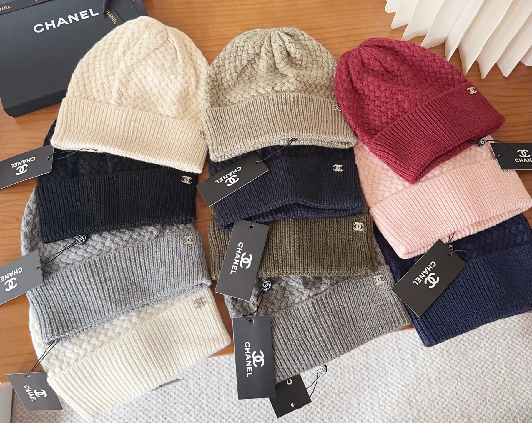 💰64 Chanel official website releases CHANEL small and popular knitted hat! Xiaohongshu’s new product is released, it’s so 🉑️, high-elastic fabric, classic colors, same style for men and women.