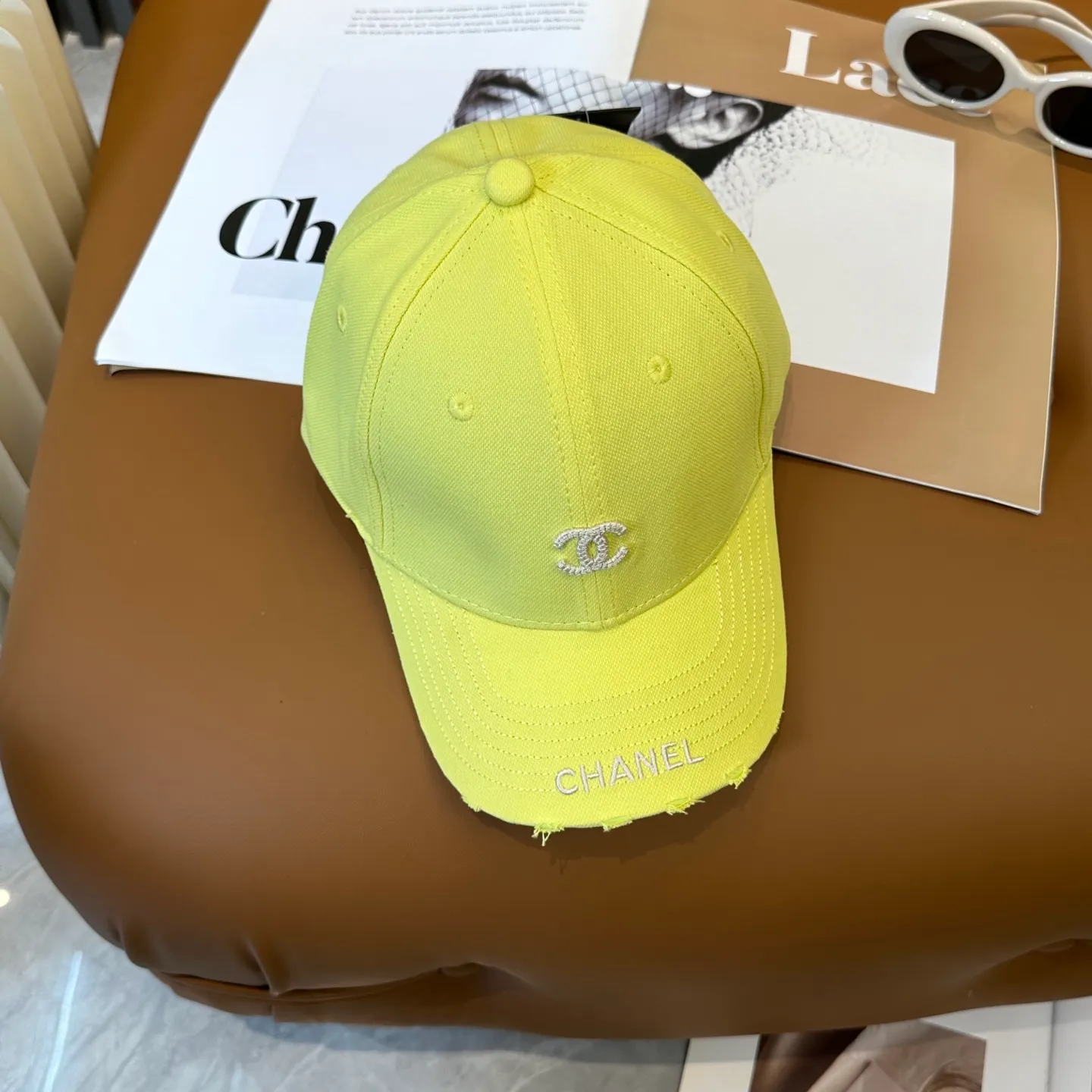 P50 CHANEL [Chanel] New simple embroidered logo baseball cap, new model shipped, big brand style is super easy to match, hurry up and get it!