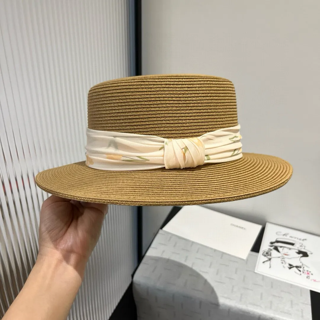 💰140¥ Chanel flat top hat, head circumference 57cm