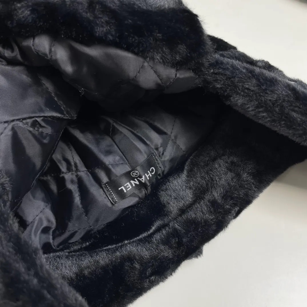 P70 Chanel 🎿 Ski Series Autumn and Winter Goods Popular Lei Feng Hat Ear Protector Hat Soft and Warm, Essential for Skiing