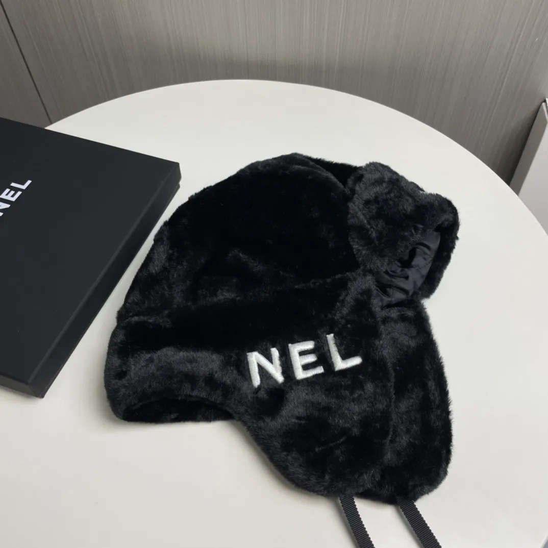 P70 Chanel 🎿 Ski Series Autumn and Winter Goods Popular Lei Feng Hat Ear Protector Hat Soft and Warm, Essential for Skiing