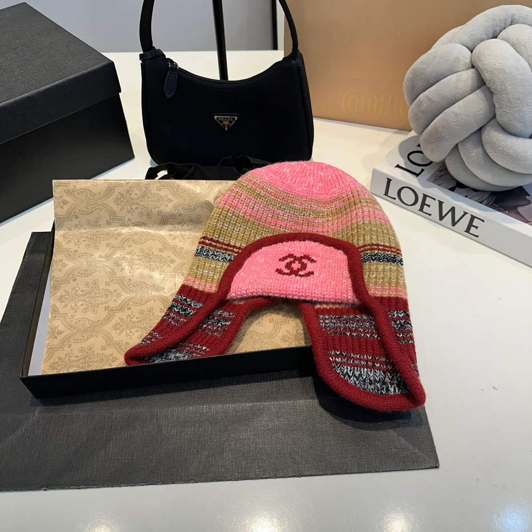 P70 Chane*🆕Chanel 24N new ski series wool hat, the popular Lei Feng hat all over the Internet, black and white, 4 colors, versatile and cool, can be worn by men and women as a couple, warm and good-looking, a must-have
