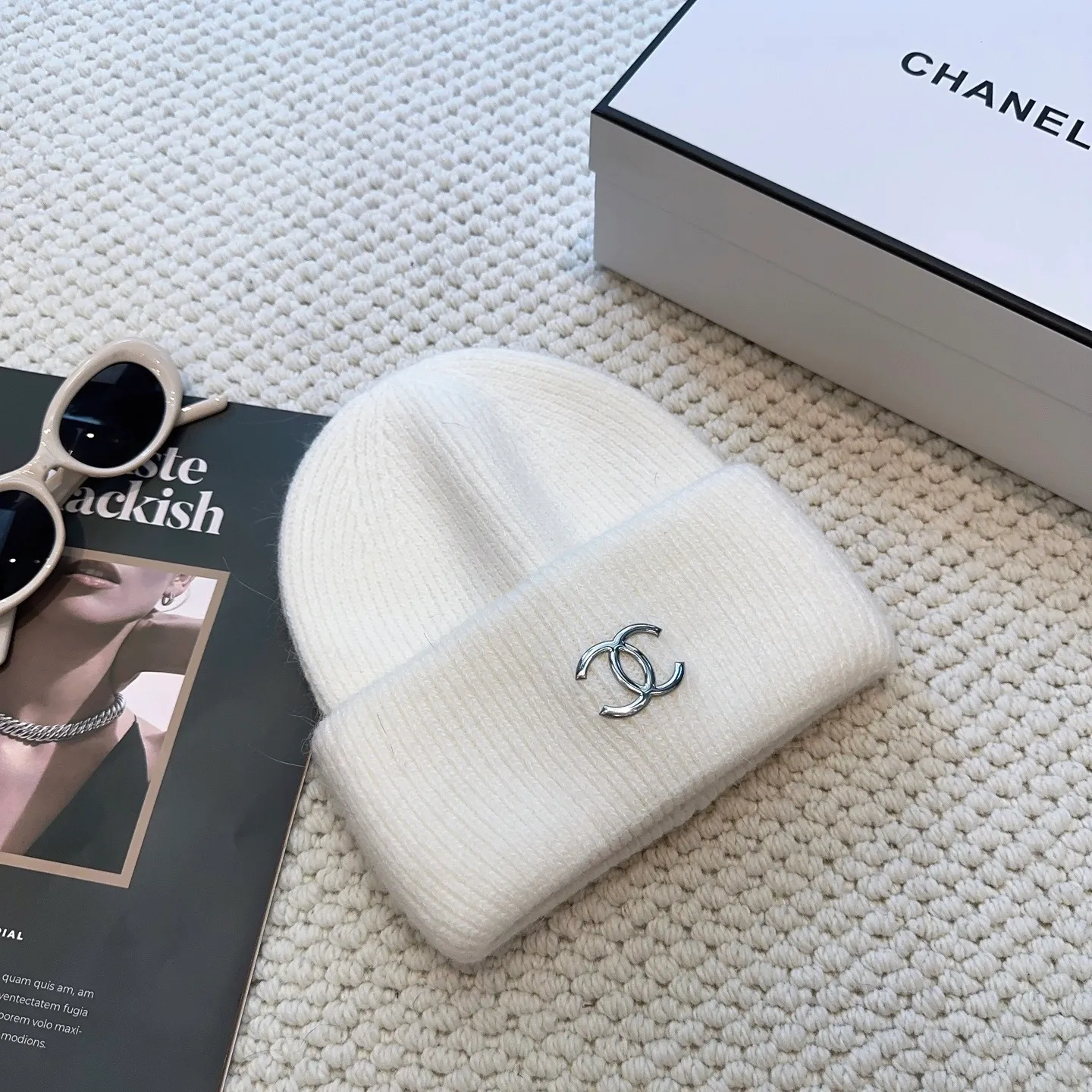 P60 comes with dust bag 🌺 [CHANEL] New rabbit fur knitted hat, Xiaohongshu, the main recommendation of major Internet celebrities! Thicker and warmer, fashionable and popular🌸First-class texture, the best brand for keeping warm in autumn and winter, order now, limited quantity available