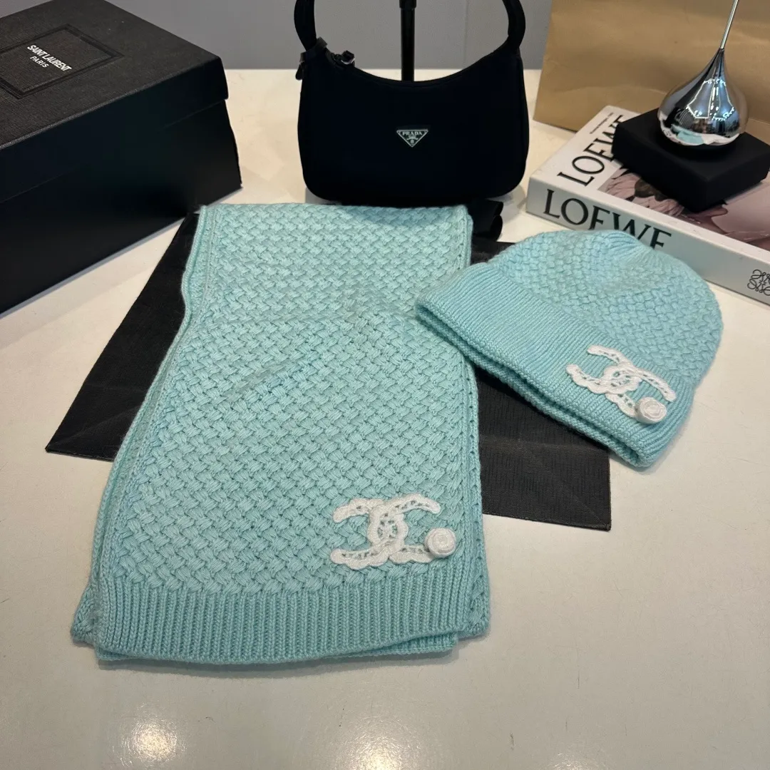 P220 Chanel Chanel knitted cashmere scarf hat set official model