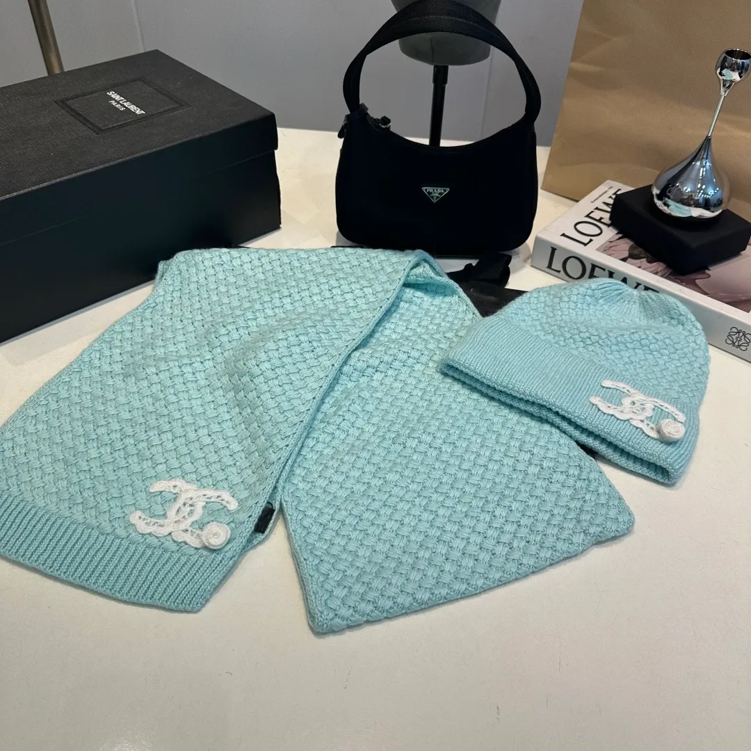 P220 Chanel Chanel knitted cashmere scarf hat set official model