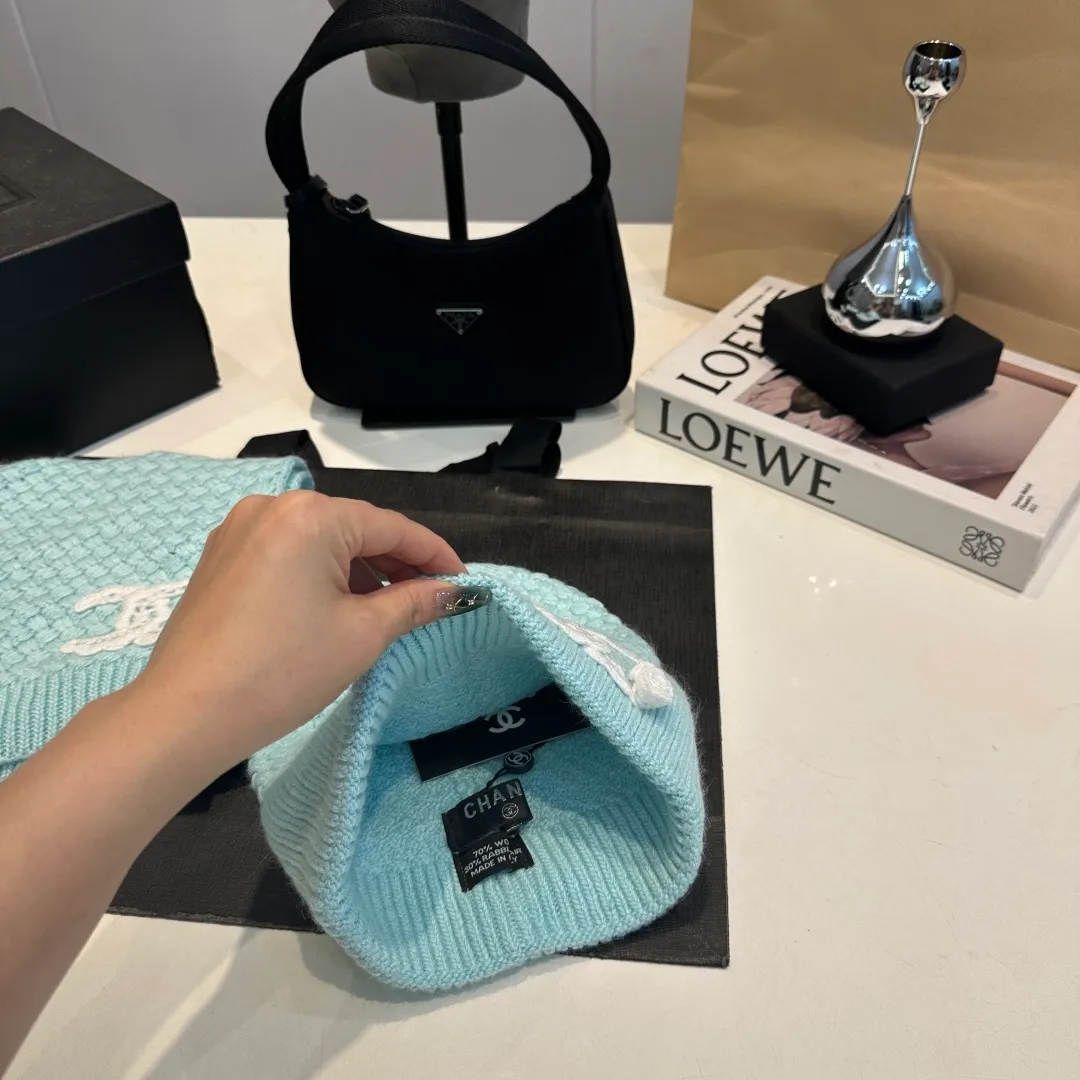 P220 Chanel Chanel knitted cashmere scarf hat set official model