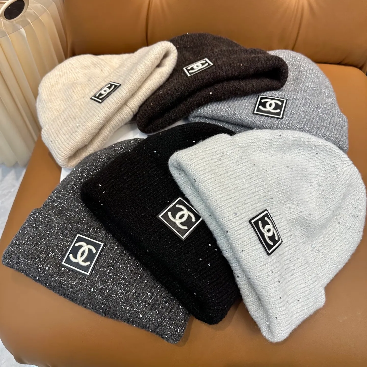 P66 comes with dust bag 🌺 [CHANEL] New knitted hat, Xiaohongshu, the main recommendation of major Internet celebrities! Thicker and warmer, fashionable and popular🌸First-class texture, the best brand for keeping warm in autumn and winter, order now, limited quantity available