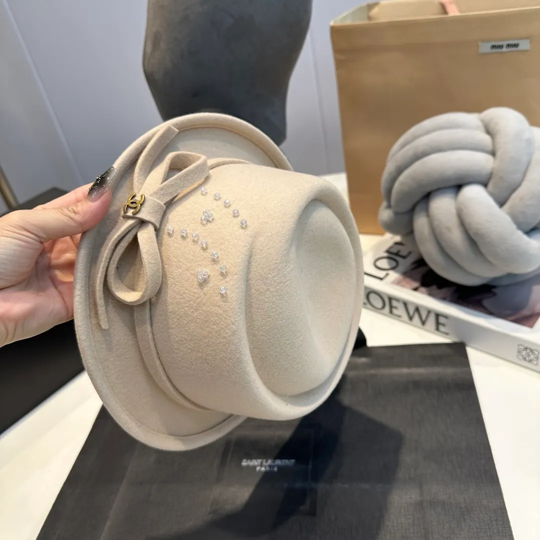 P170 Cha.nel Chanel's new classic lady style flat top hat, head circumference 57cm