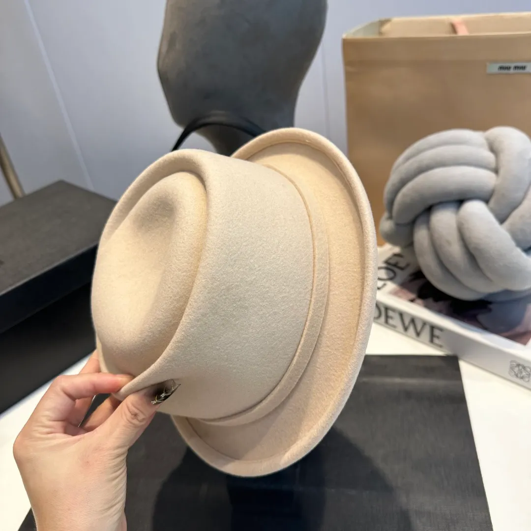 P170 Cha.nel Chanel's new classic lady style flat top hat, head circumference 57cm
