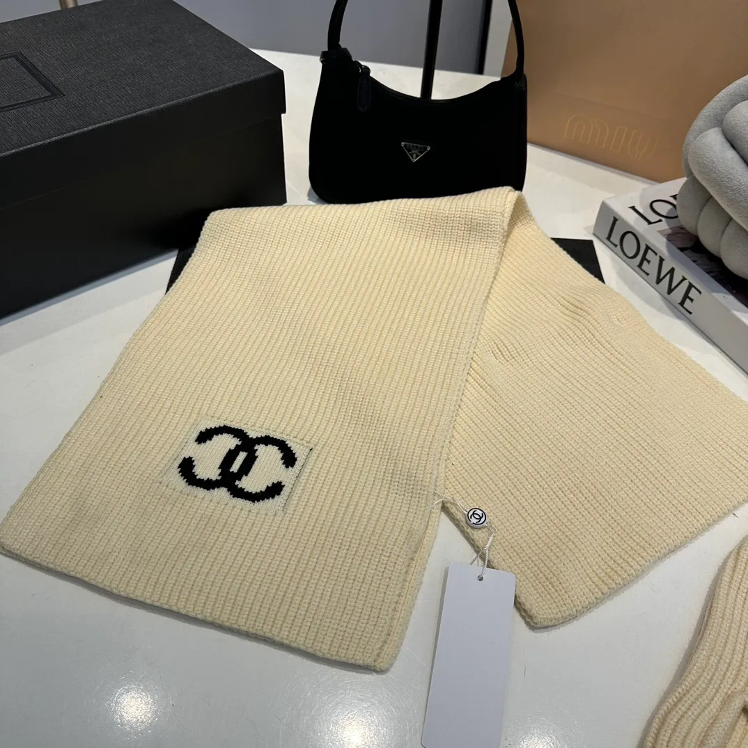 P160 Chane*🆕Chanel 24N new ski series wool hat, hat, scarf set, the popular Lei Feng hat on the Internet, black and white, versatile and cool, can be worn by men and women as a couple, warm and good-looking, a must-have