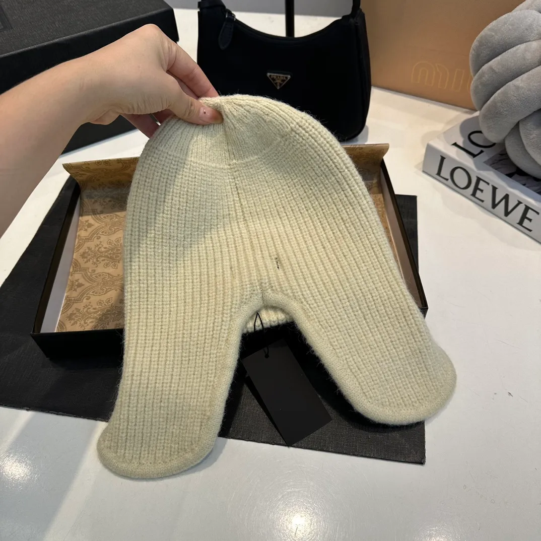 P60 Chane*🆕Chanel 24N new ski series wool hat, the popular Lei Feng hat all over the Internet, black and white, 4 colors, versatile and cool, can be worn by men and women as a couple, warm and good-looking, a must-have