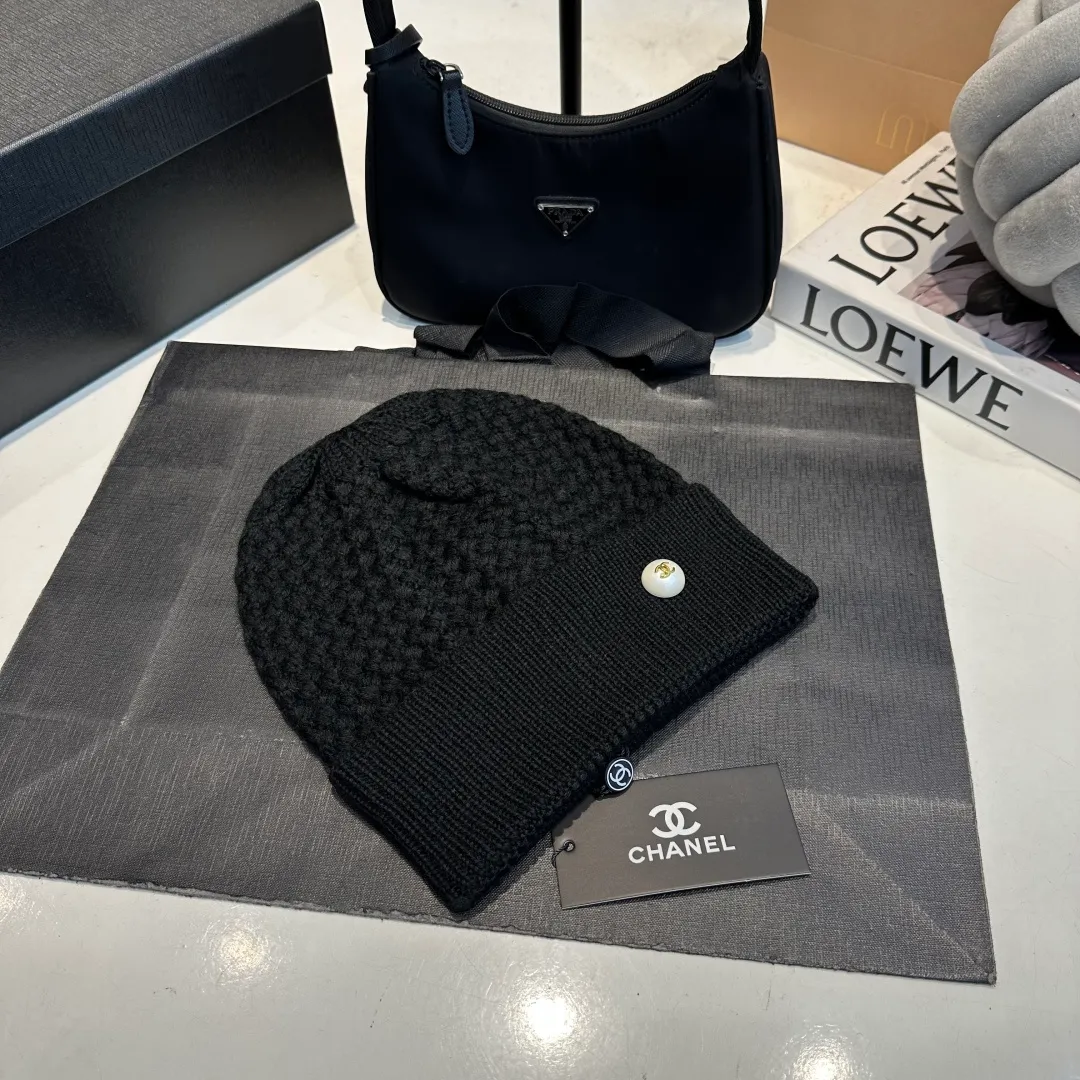 P70 Chanel Chanel knitted beanie