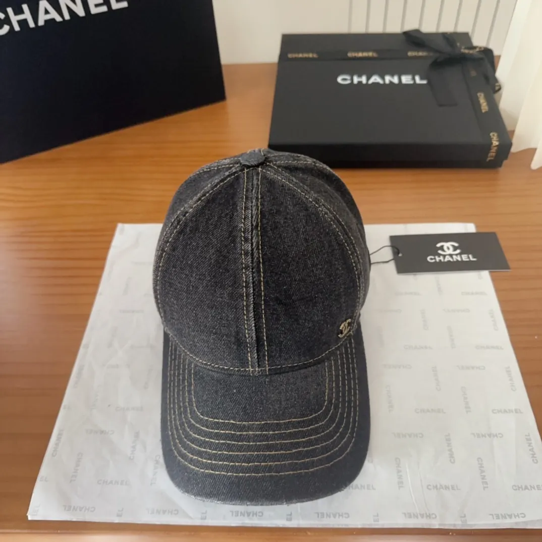 💰60 CHANEL Chanel new model🆕denim blue retro style bucket hat🔸 Take it out for holiday travel and it will be beautiful❕Middle-aged style. This kind of hat is not easy to match 😬 Ready stock