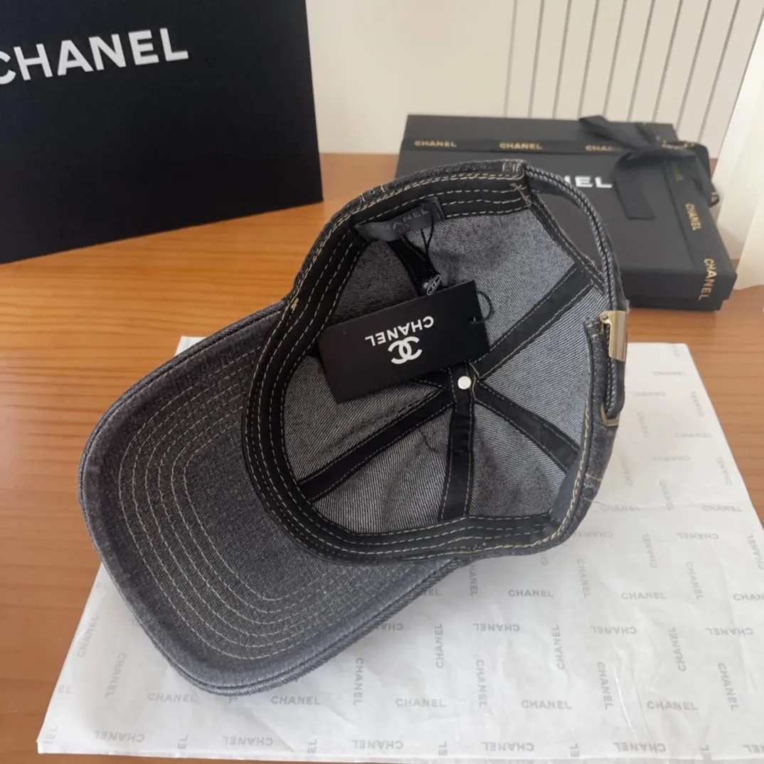 💰60 CHANEL Chanel new model🆕denim blue retro style bucket hat🔸 Take it out for holiday travel and it will be beautiful❕Middle-aged style. This kind of hat is not easy to match 😬 Ready stock