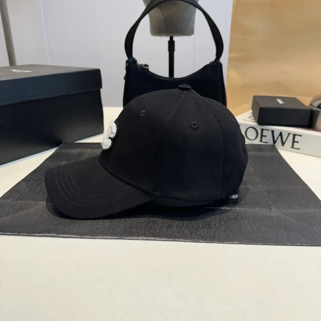 P60 Chanel's new autumn and winter classic casual and trendy style simple baseball cap🧢Japanese and Korean style, looks great with any combination! A must-have when traveling