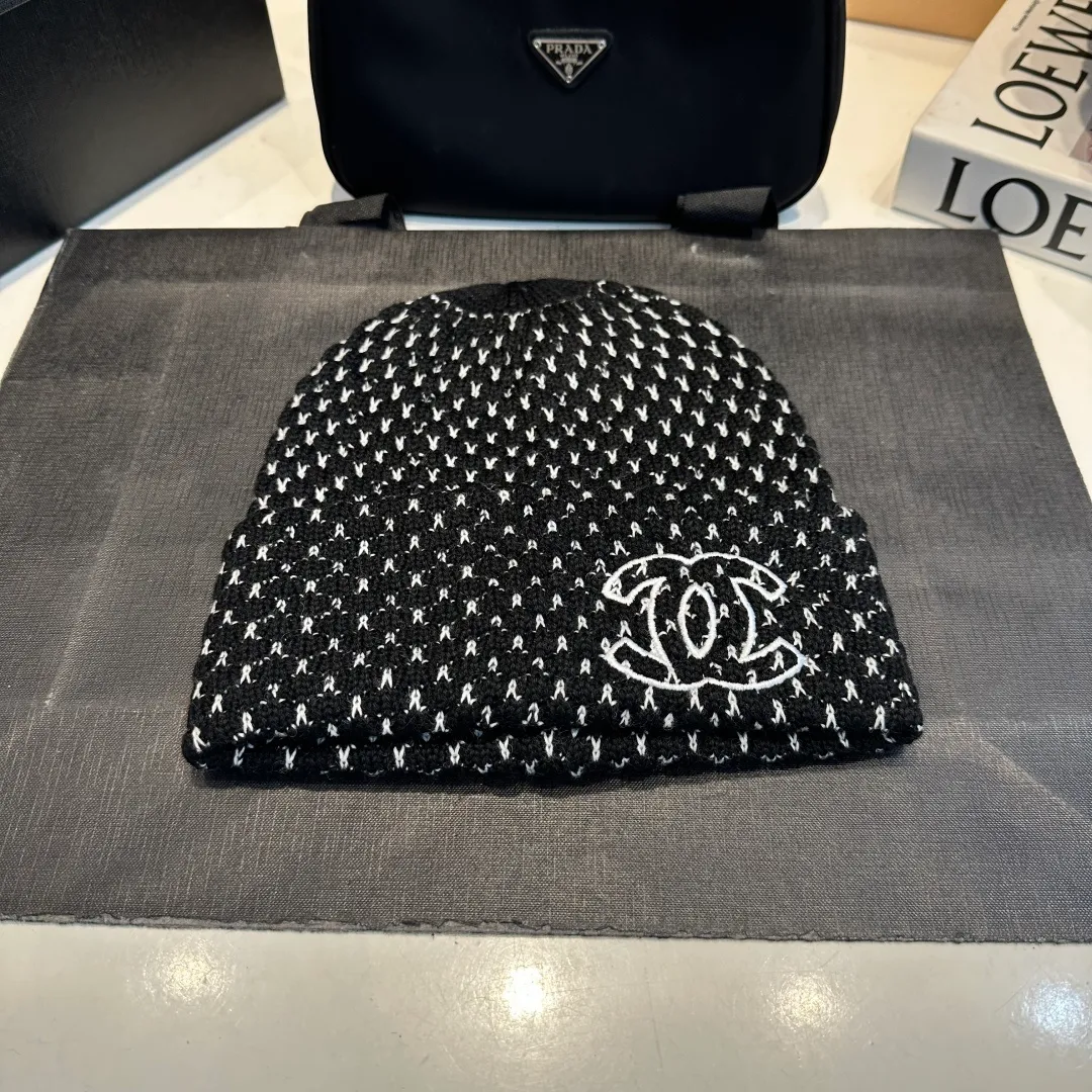 P60 Chanel knitted beanie