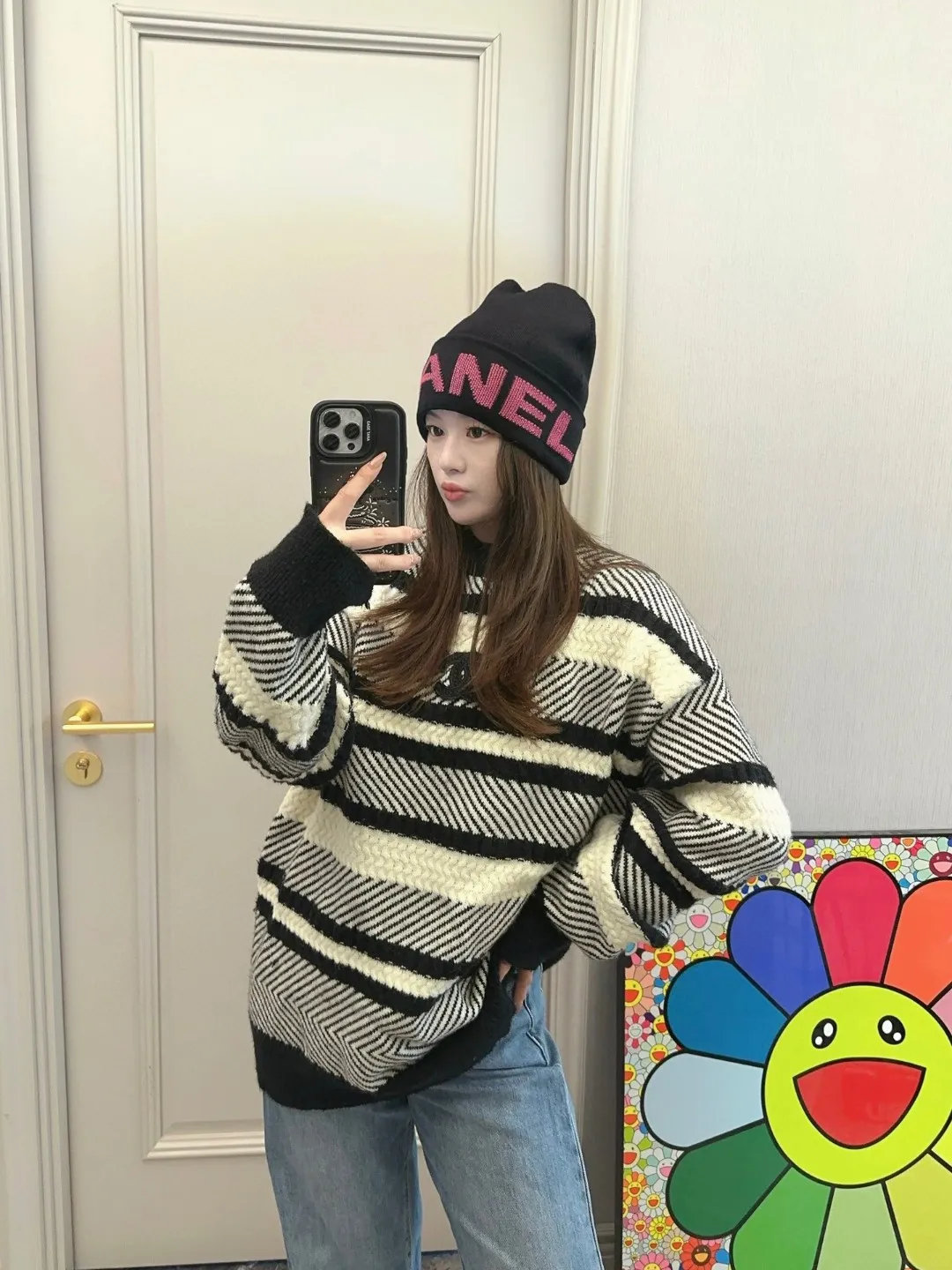 P50 Chanel CHANEL is sure to be of genuine quality. The only matching details on the market are double-layered cashmere wool knitted hats. Xiaohongshu recommends that the official website purchase price is 4980 per hat. The quality is outstanding. The matching of the big logo in autumn and winter is really perfect, and the design style is even more elegant! Order quickly