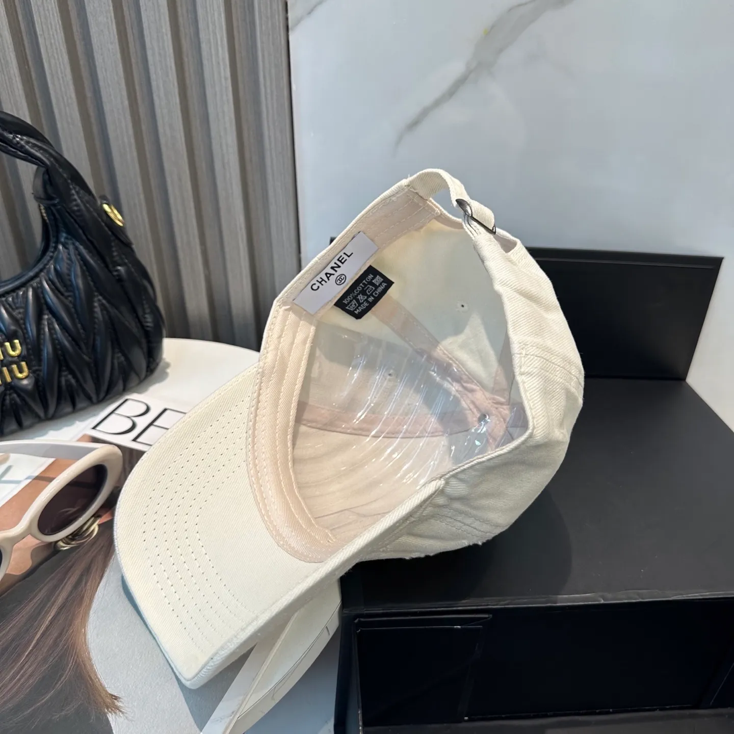 P66 Chanel's new simple baseball cap in dopamine color, a hot color at the moment - full of street style! Trendy and versatile, Xiaohongshu grows grass, poison, get your boyfriend, and cool together