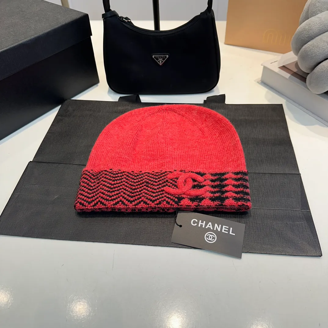 P66 Chanel official website quality Chanel 24K autumn and winter wool hat recommended by Internet celebrity fashion bloggers, a popular style in Xiaohongshu, a knitted hat with a super soft and comfortable feel and excellent elasticity!