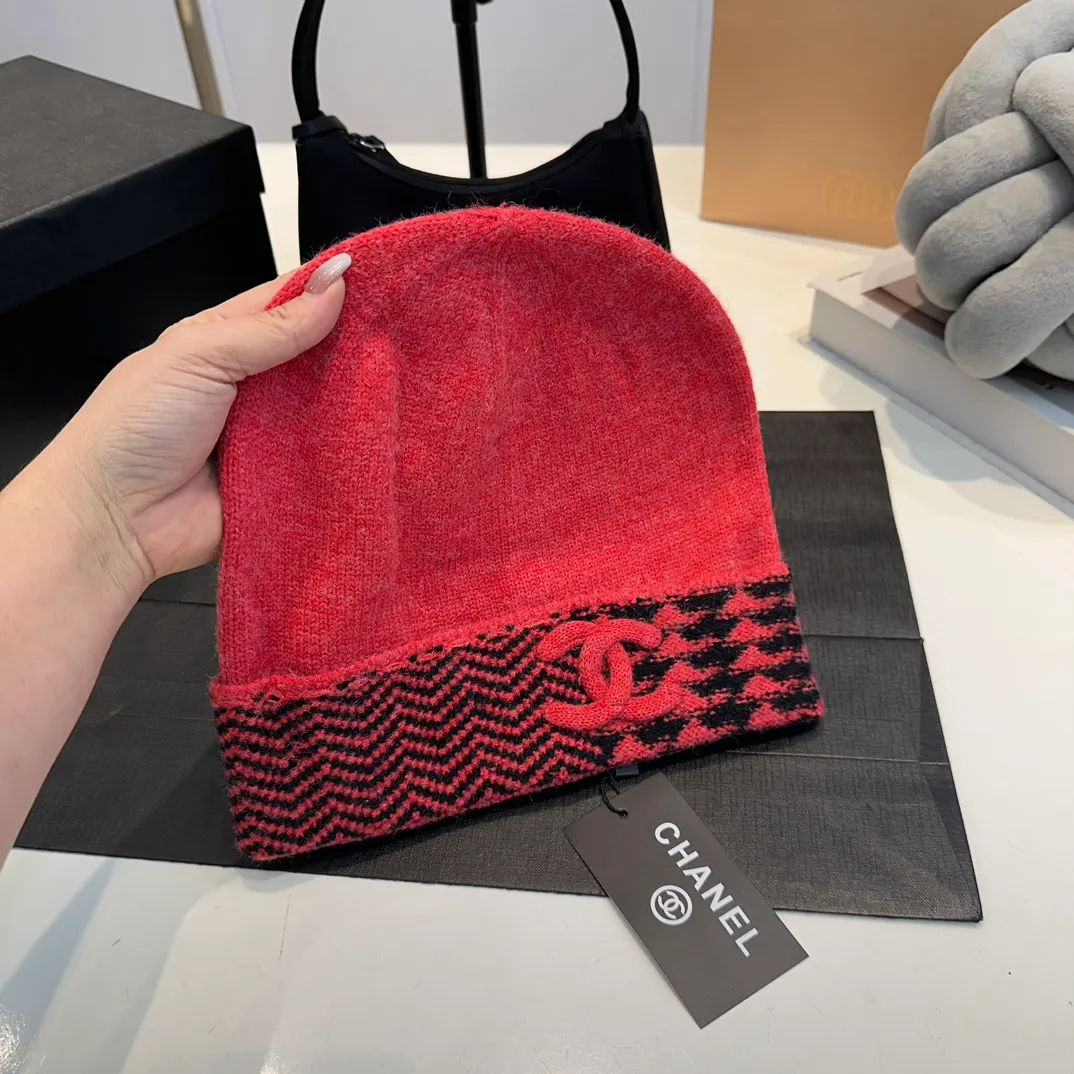 P66 Chanel official website quality Chanel 24K autumn and winter wool hat recommended by Internet celebrity fashion bloggers, a popular style in Xiaohongshu, a knitted hat with a super soft and comfortable feel and excellent elasticity!
